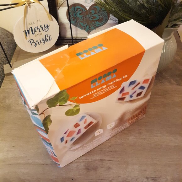 Make-Your-Own Soap Craft Kit - Colorful Soap Making Kit - Mondo Llama - Picture 5 of 6